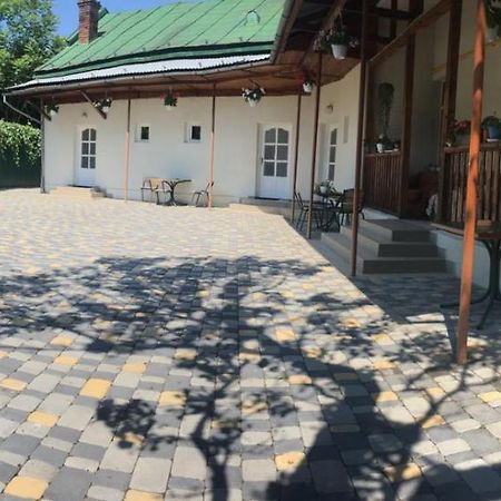 Gelena Гостьовий Двір Uschhorod Exterior foto