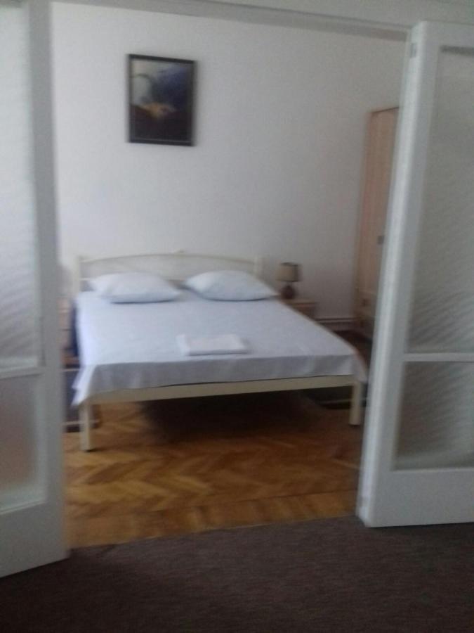Gelena Гостьовий Двір Uschhorod Exterior foto
